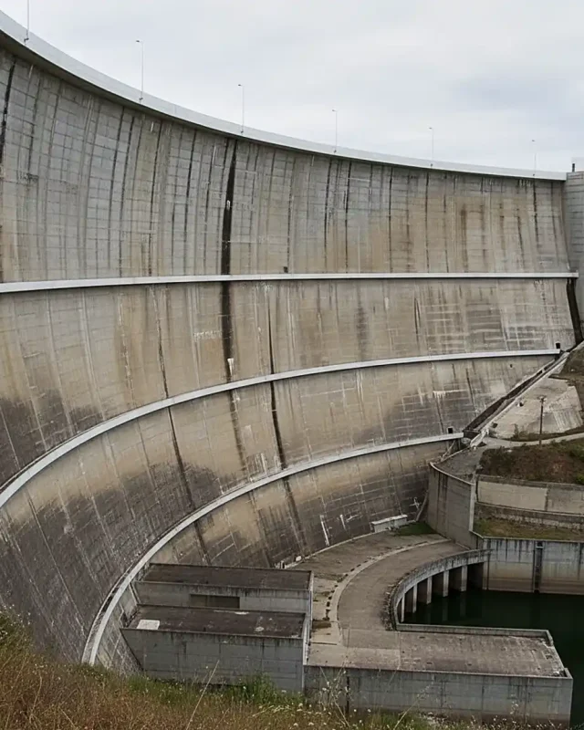 Inspeção de barragens com drones para gestão de ativos: análise da estrutura curva do paramento de barragem de betão